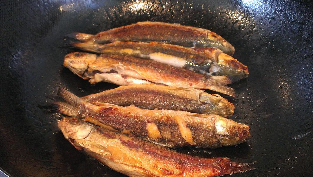 地锅江杂鱼（山寨版）的做法 步骤3