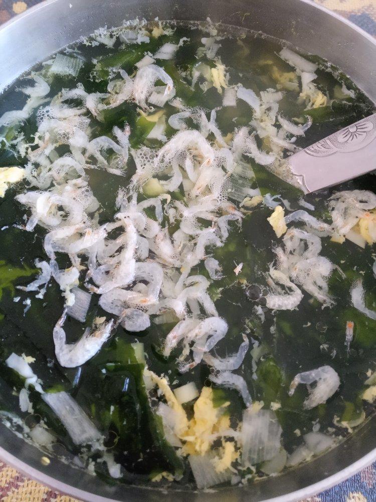 减脂健康的虾仁豆腐裙带菜汤