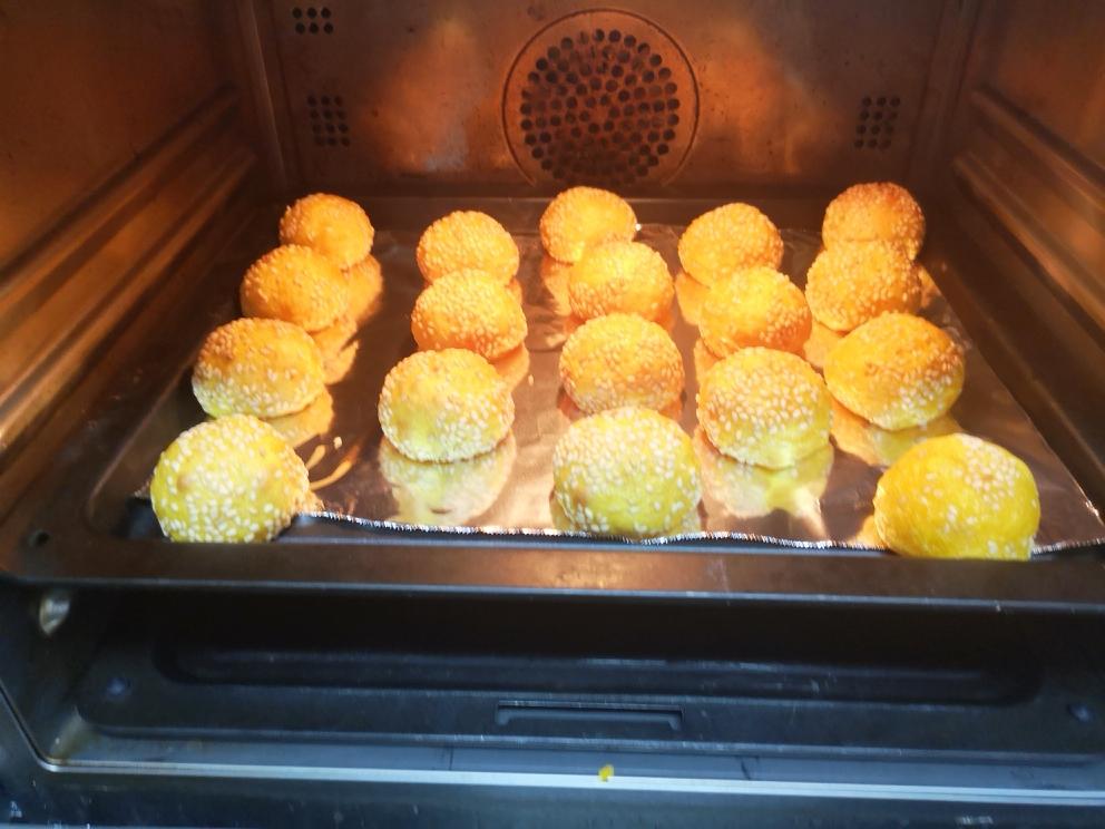 香酥炼乳南瓜芝麻球（凯度蒸烤箱版）的做法