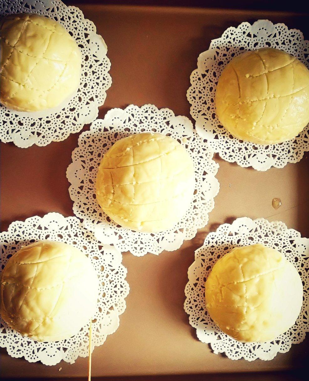 好吃到炸裂的港式菠萝包（附带制作酥皮的小视频）