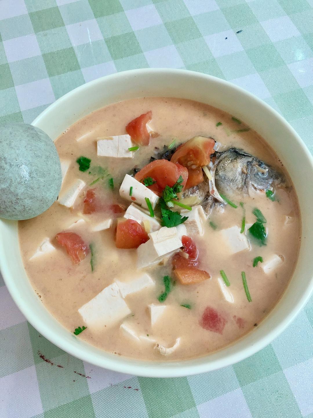 鲫鱼番茄豆腐汤
