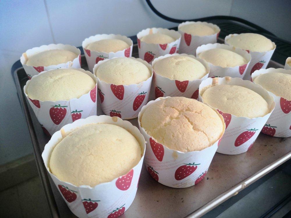 纸杯蛋糕 8寸戚风蛋糕的量