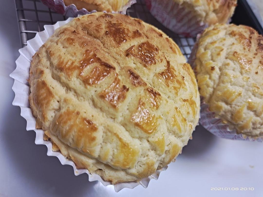好吃到炸裂的港式菠萝包（附带制作酥皮的小视频）