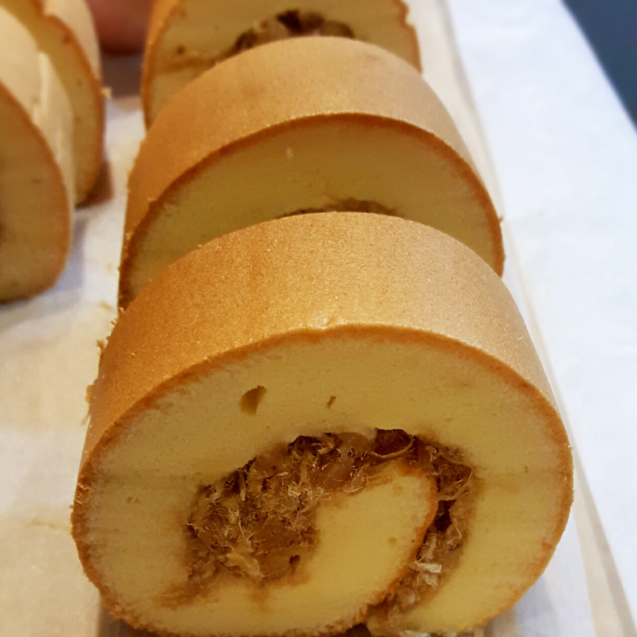 尘世的晕做的肉松戚风蛋糕卷