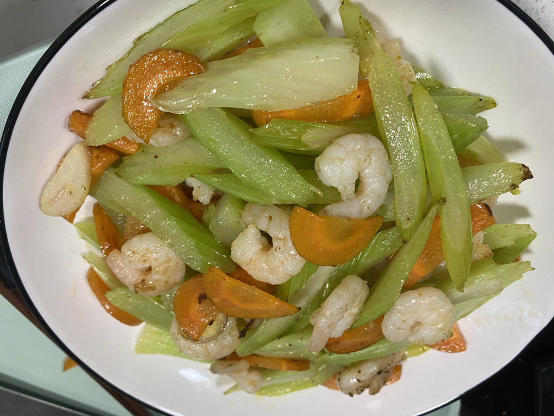 虾仁西芹菜坚果