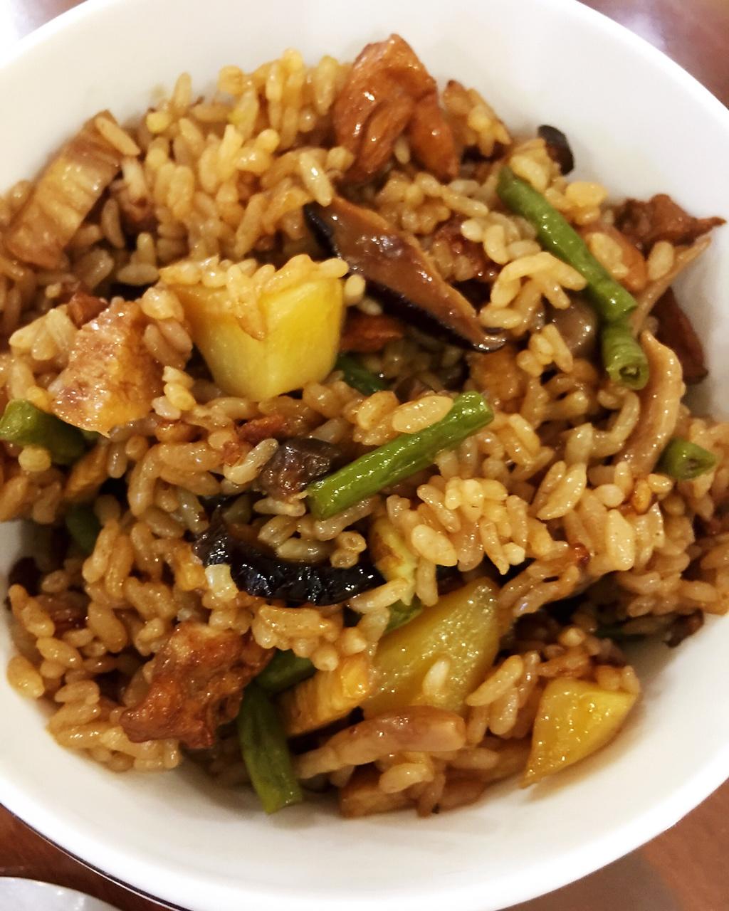 【香菇鸡肉焖饭】