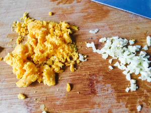 蛋黄玉米粒的做法 步骤6