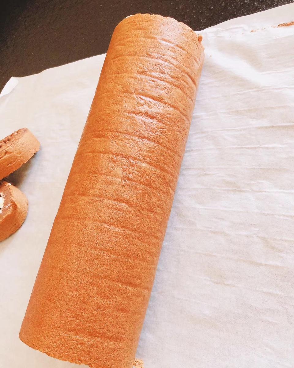 超浓郁卷不裂的巧克力蛋糕卷