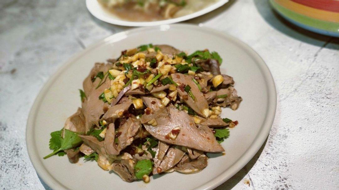 【凉拌猪心赛狗肉】