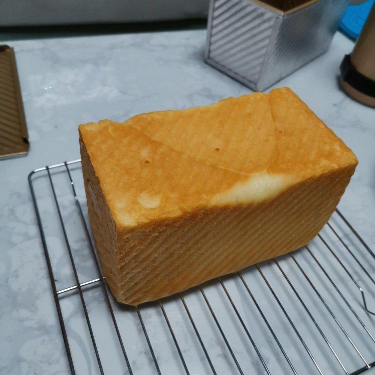 清香柔软的抹茶红豆吐司