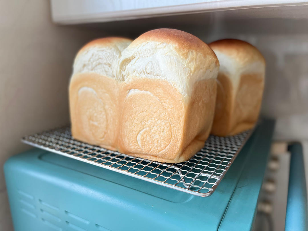 奶呼呼的厚炼乳吐司