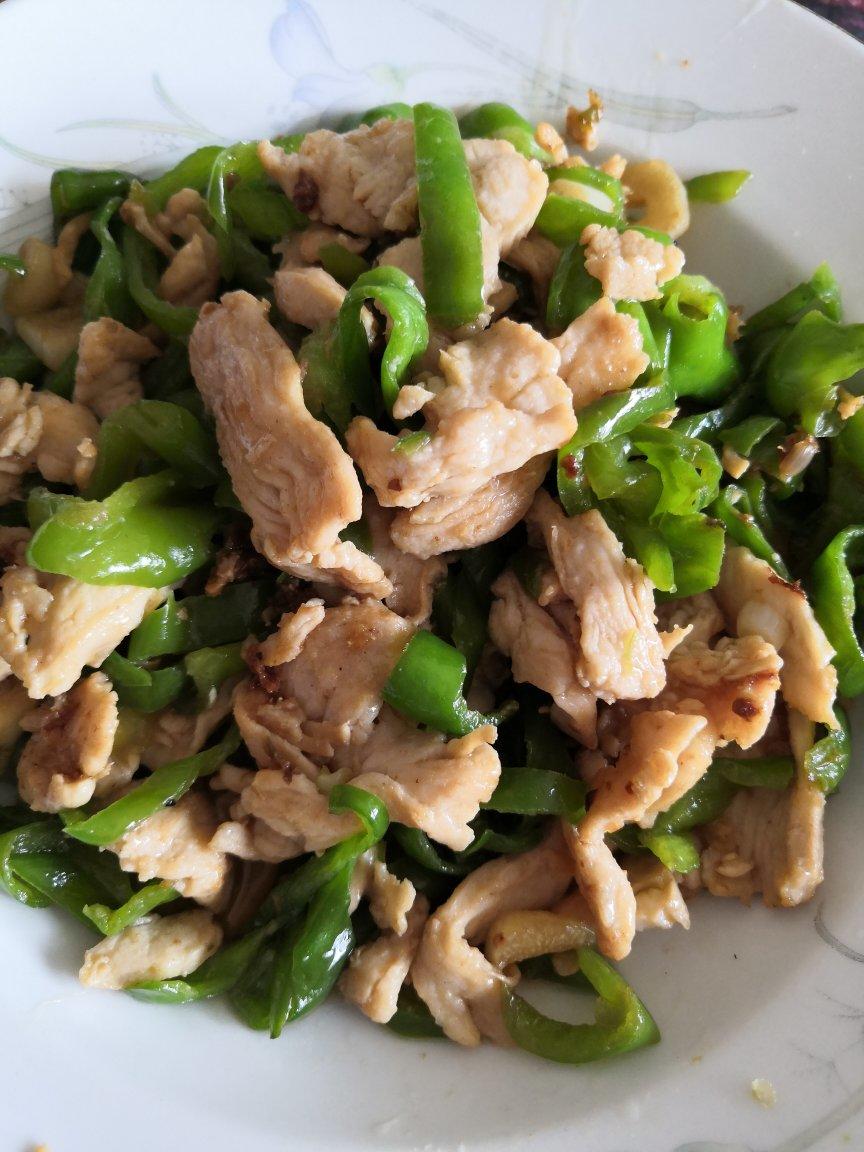 鸡胸肉炒青椒