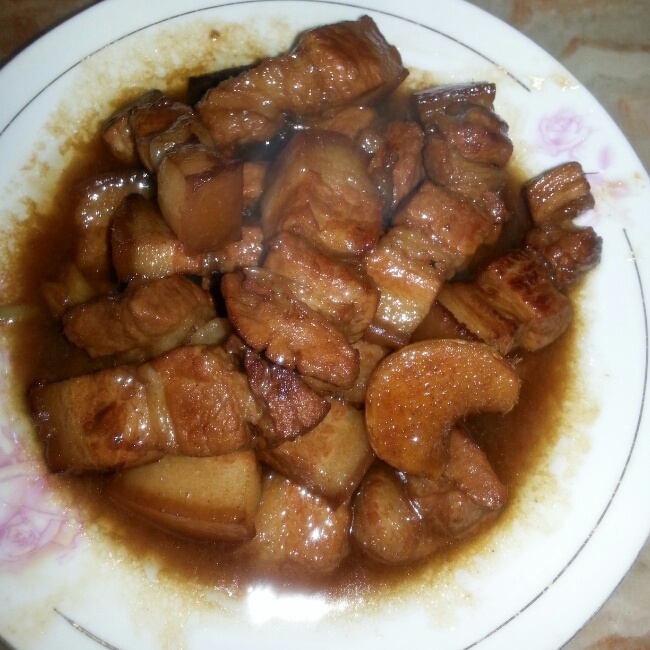 吃着碗里望着锅里的红烧肉