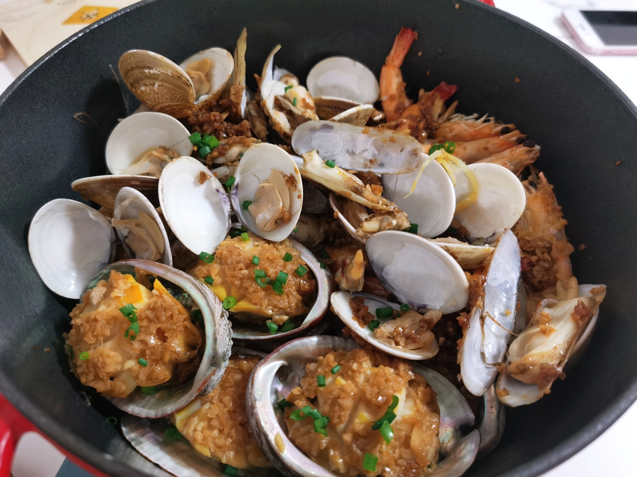 铸铁锅焖海鲜煲