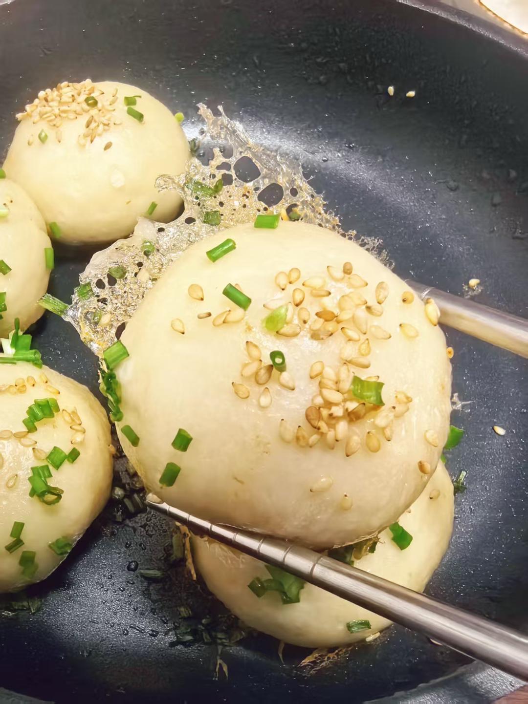 老爸复刻生煎包绝了！皮薄脆底一口爆汁biu~