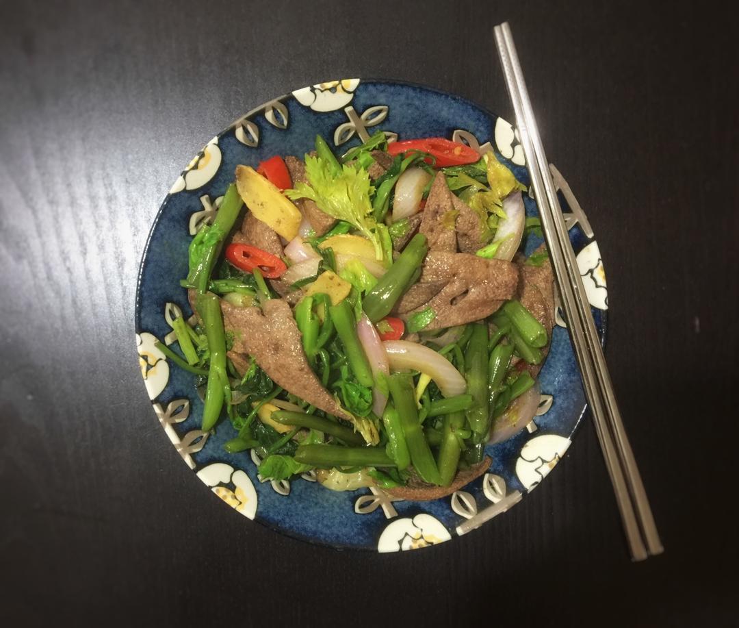 泡椒香菜爆猪肝