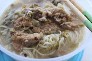 雪菜黄鱼煨面