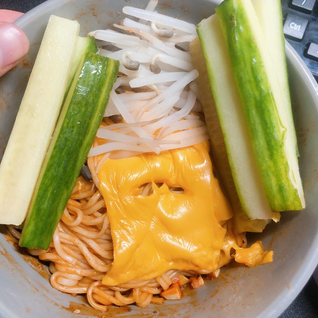 ㊙️5分钟搞定‼️巨好吃的韩式拌面🍜一盘不够吃‼️