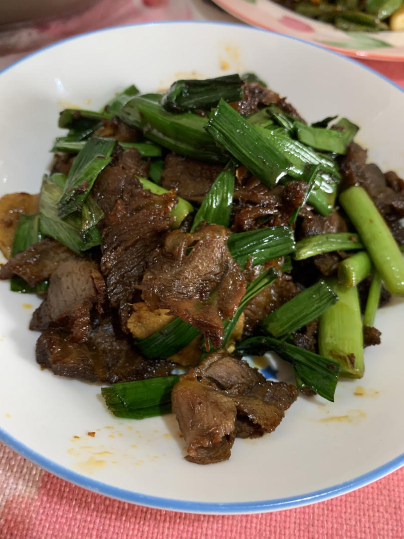 大蒜炒卤牛肉