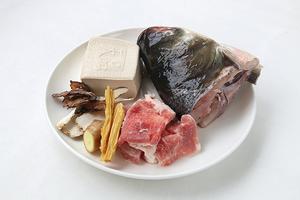 食疗养生，川弓白芷鱼头汤的做法 步骤1