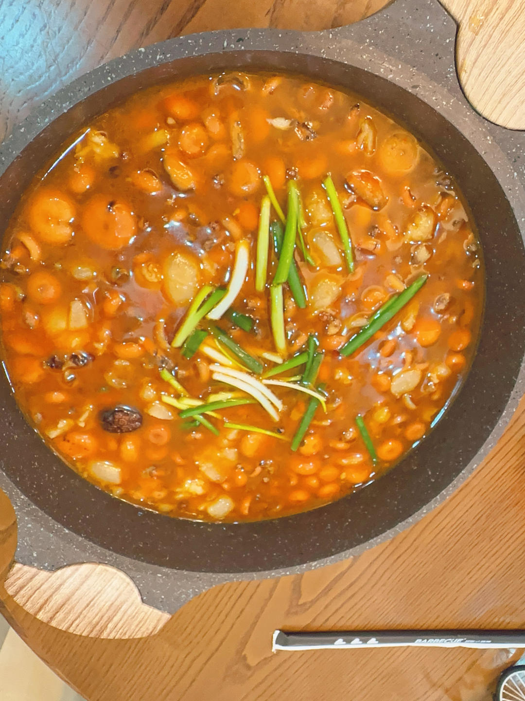 【腊肉炖松树菌的做法步骤图，怎么做好吃】超强吃货三三哥_下厨房
