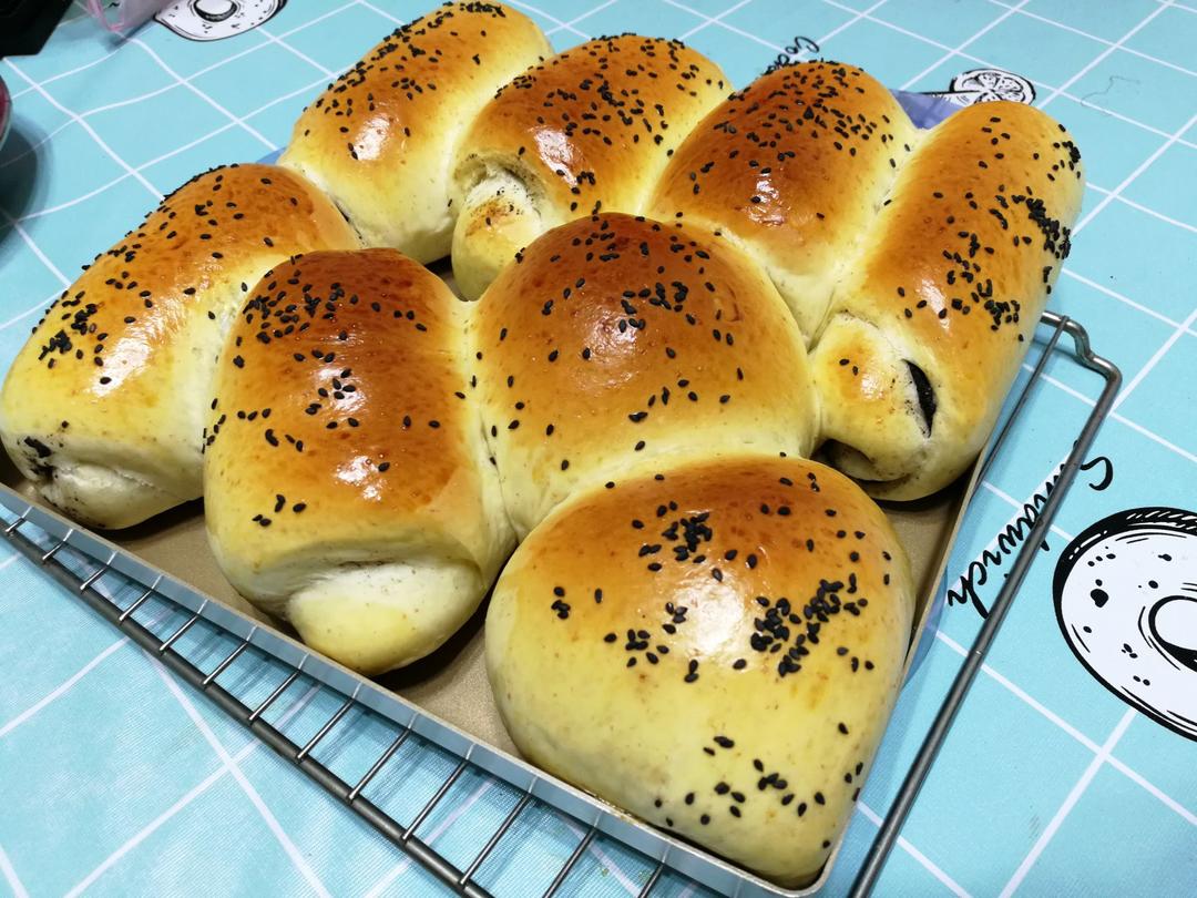 ken3jun做的柔软肉松红豆沙面包