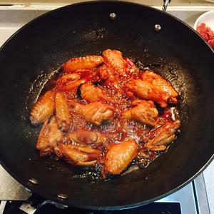 酱油焖鸡翅的做法 步骤4