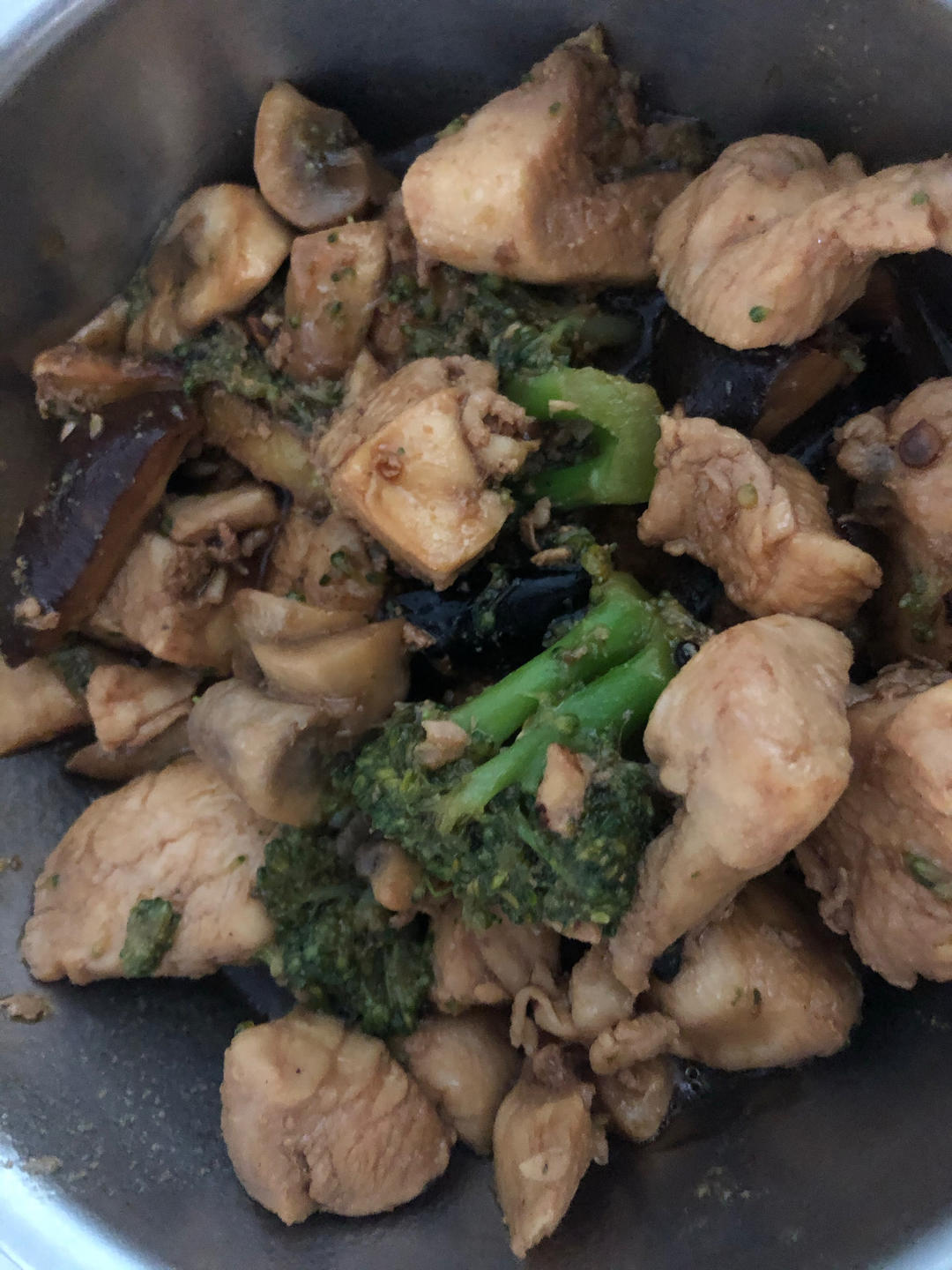 鸡肉蘑菇炒西兰花