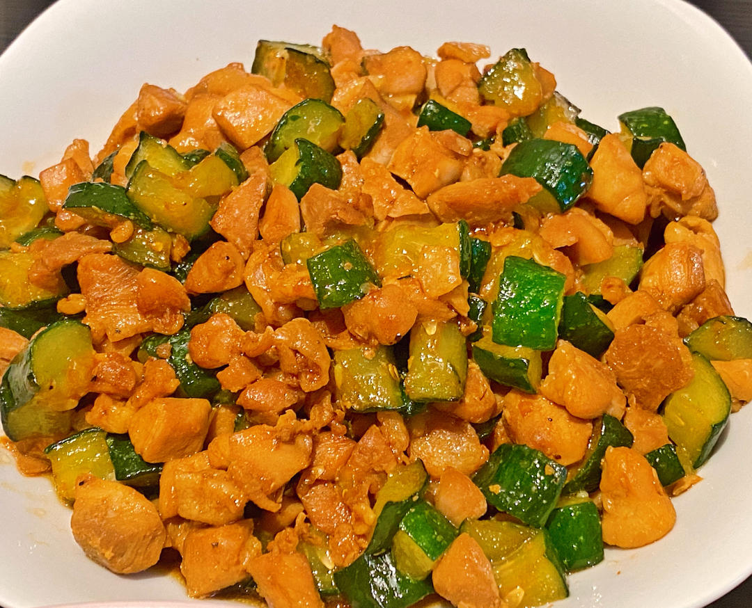 青瓜炒鸡丁