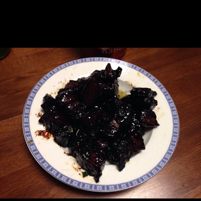 吃着碗里望着锅里的红烧肉