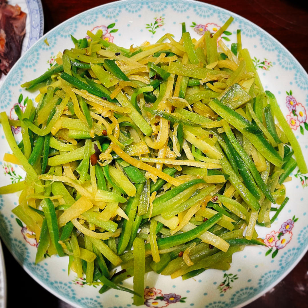 鲜味十足的虾皮萝卜丝