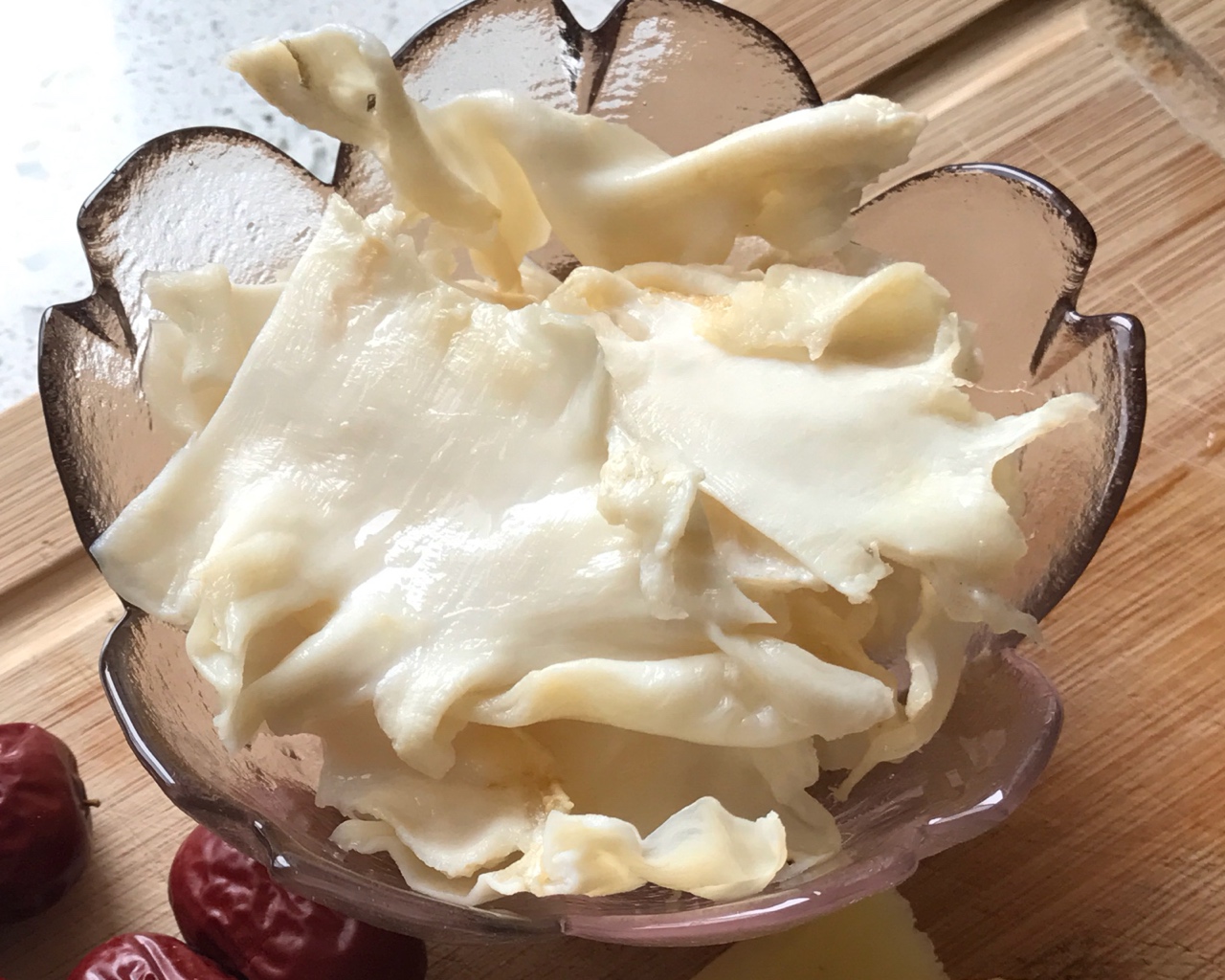 私房花式甜品-牛奶炖花胶的做法 步骤4