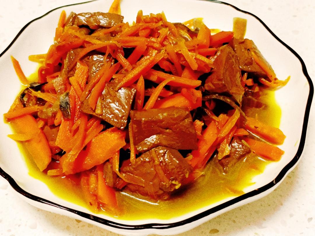 低脂美味的胡萝卜丝炒鸭血的做法