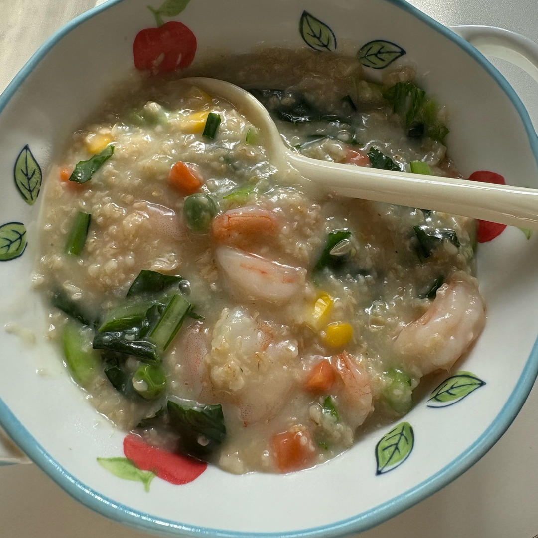 燕麦粥最近真的好火！减脂期营养价值高饱腹还好吃