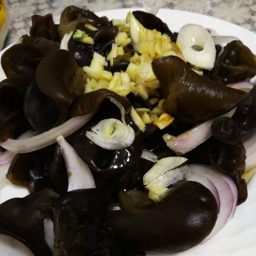 凉拌洋葱木耳
