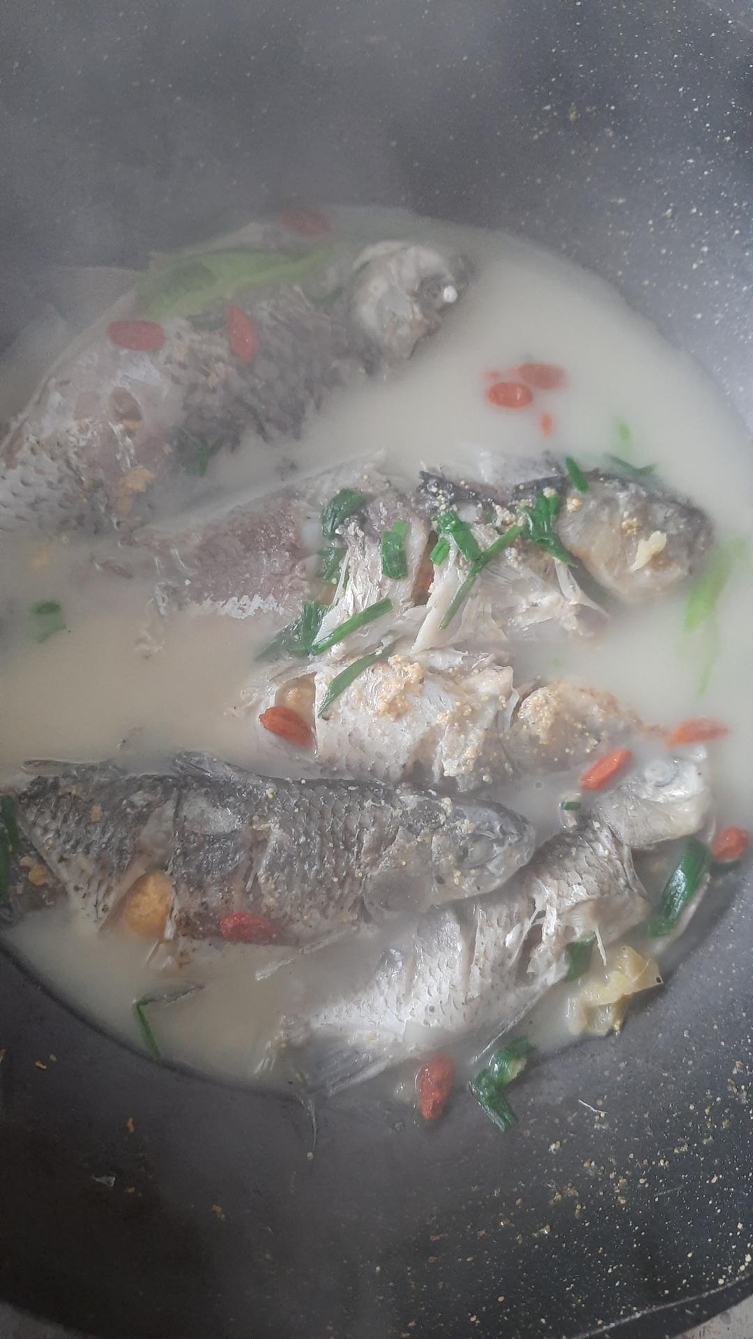 奶白鱼汤的做法