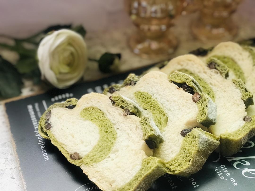 抹茶双色哈斯面包，红豆欧包