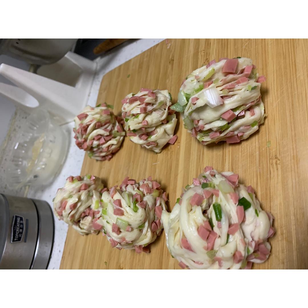 最好吃的火腿葱香花卷—附让葱不变黄的小窍门