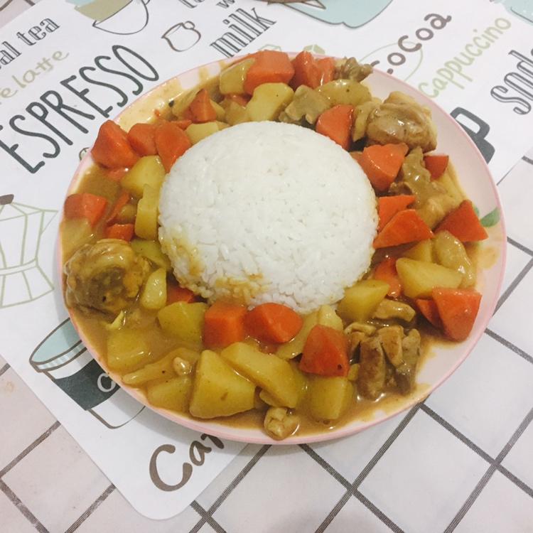 土豆咖喱鸡肉饭