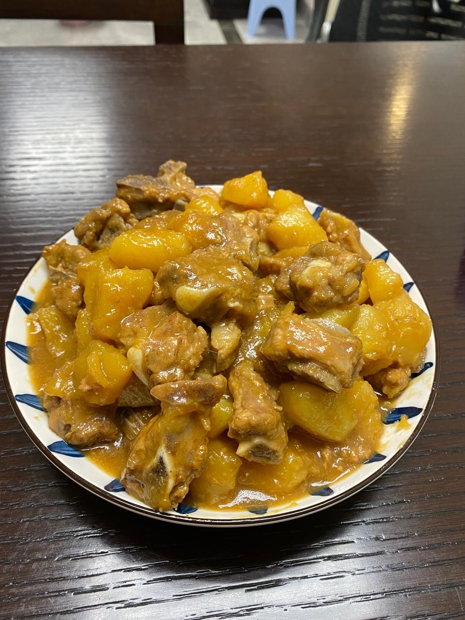 土豆焖排骨