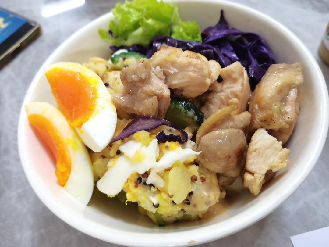 藜麦鸡胸肉沙拉