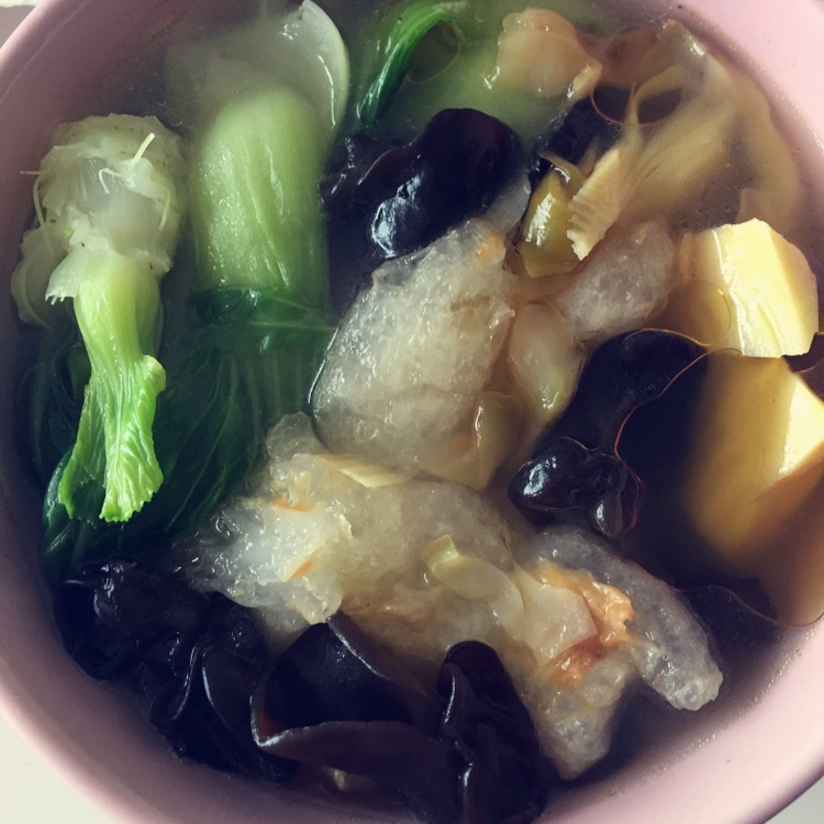蹄筋木耳笋三鲜汤