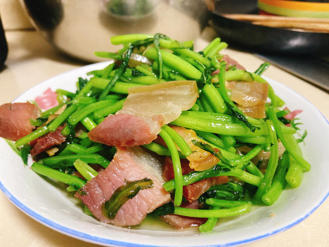 篱蒿炒腊肉