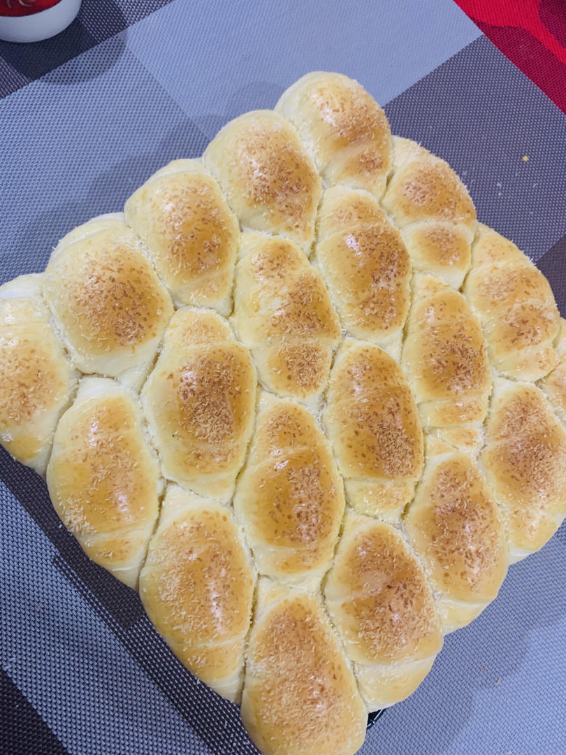 又香又软又拉丝，咬一口奶香十足！超治愈的淡奶油波兰种小餐包