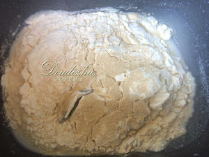 日式香浓炼乳面包的做法 步骤2