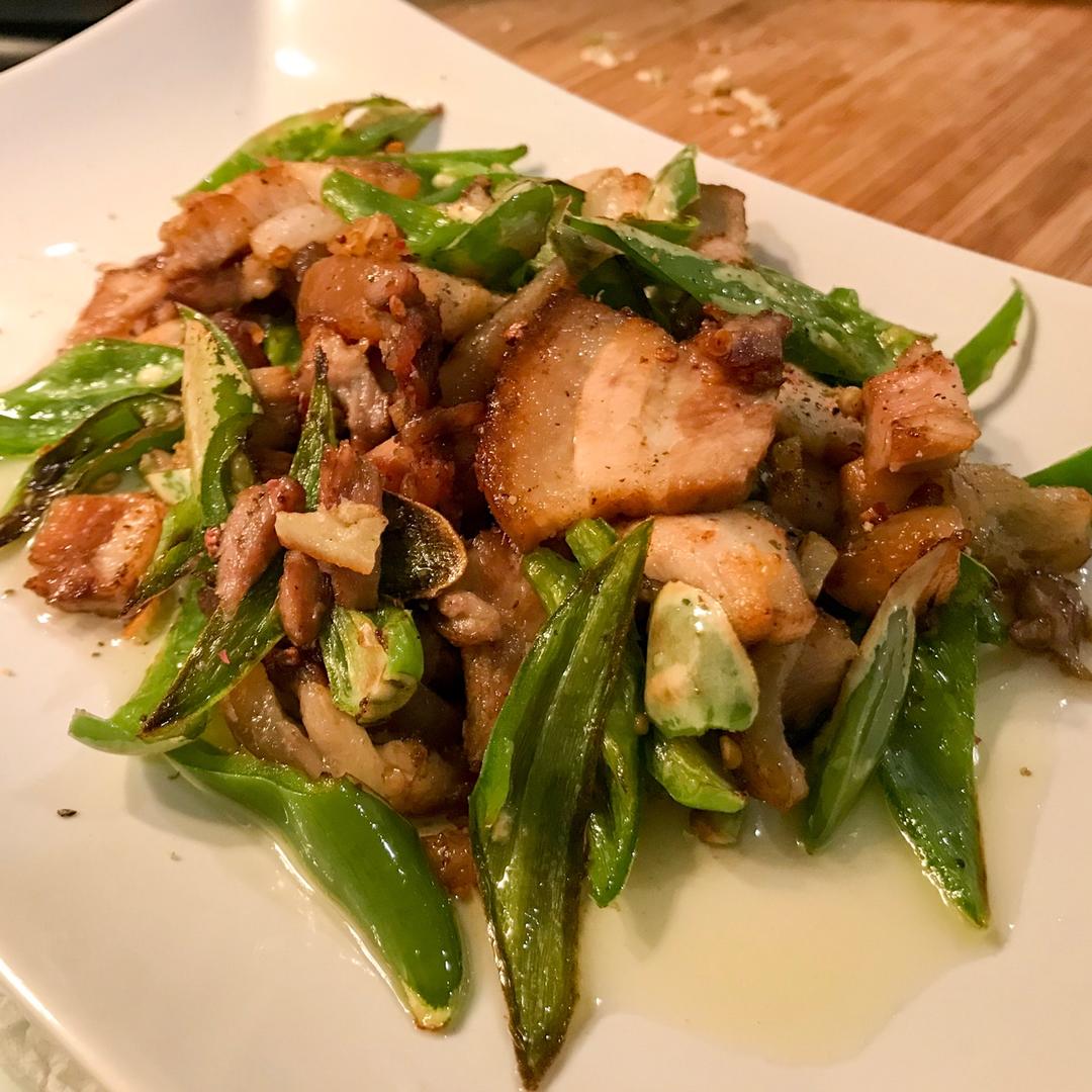 家常青椒干煸五花肉
