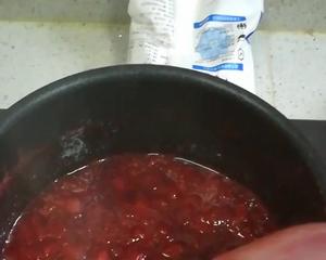 🍓草莓的两种完美美味吃法：①草莓果酱 ②草莓脏脏牛奶🍓（有视频哦）Strawberry jam & Strawberry milk的做法 步骤5