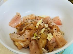 菠萝鸡肉炒饭的做法 步骤4