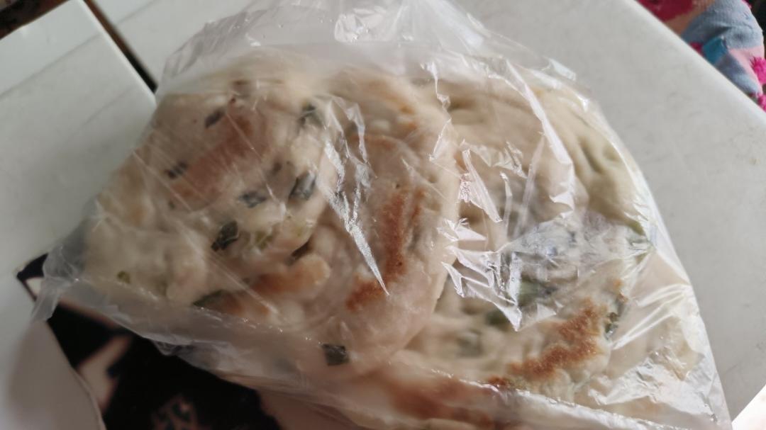 半发面家常葱油饼 凉了不硬 做法简单 附细节视频详解
