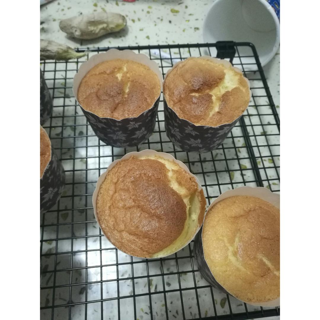 软绵绵戚风纸杯蛋糕